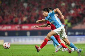 爱游戏- 周末世界杯预选赛焦点战！上海海港迎战曼联，血战或上演