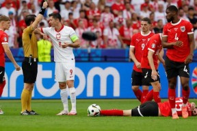 包含莱万多夫斯基官方宣布晋级下一阶段新规，法国队引发争议！的词条